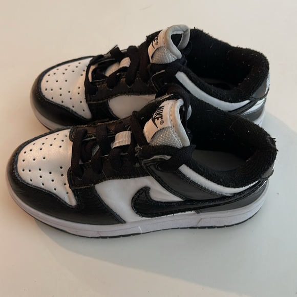 Nike Toddler Panda Dunks - Picture 4 of 6